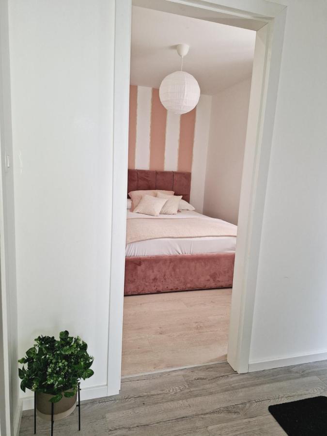 Апартаменты Apartman Maja **** Шибеник Экстерьер фото